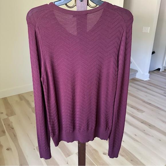 Ann Taylor Womens Cardigan Sweater Medium Wine Red Chevron Knit Button Front - Picture 3 of 3